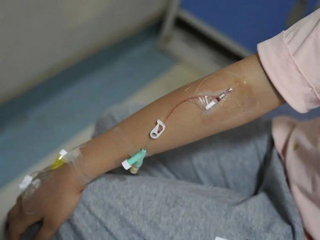 10歲女兒為患癌爸爸捐獻(xiàn)“生命種子”：我要給爸爸做榜樣