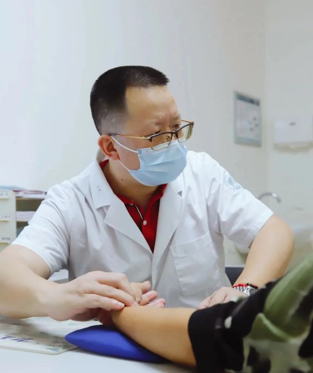 【人物】鮮玉軍：一個(gè)擅治疑難雜癥的中醫(yī)師
