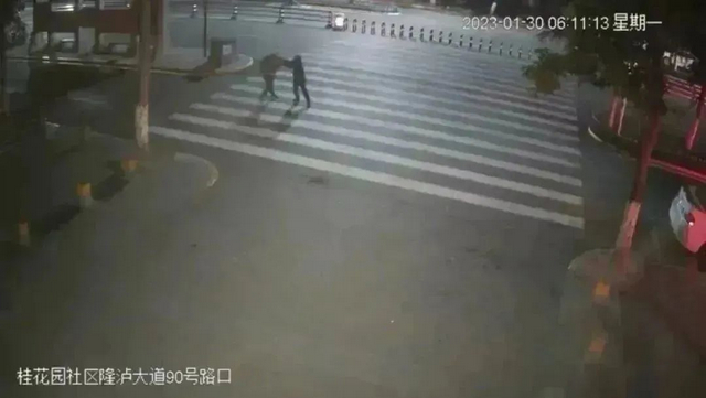 與歹徒搏斗負(fù)傷身縫100多針！隆昌這位64歲退役軍人獲評“見義勇為公民”稱號——